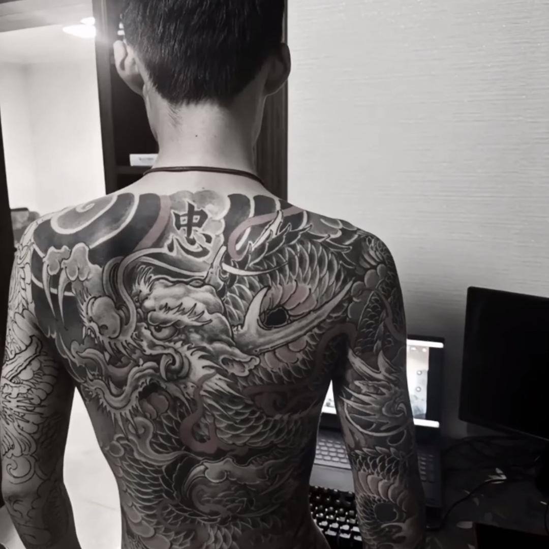翼