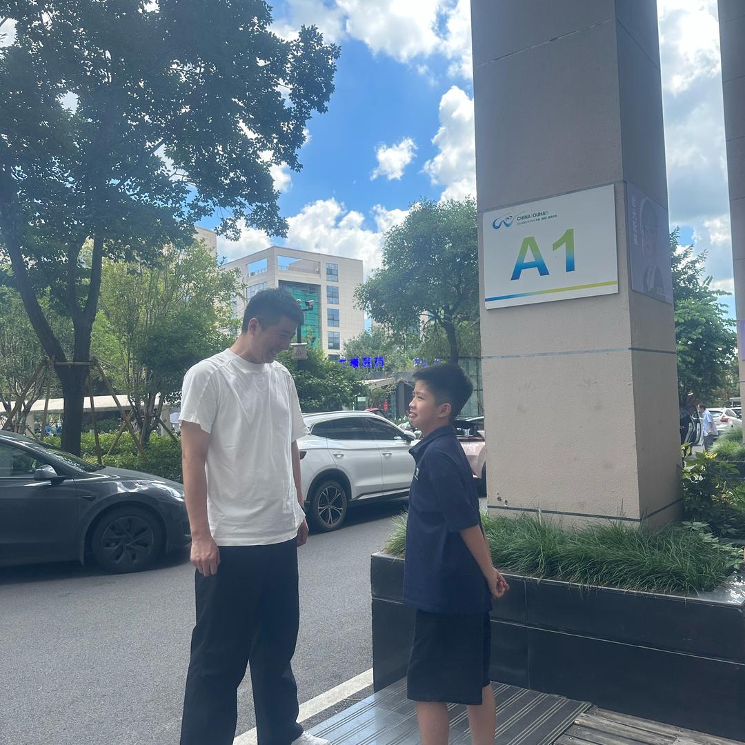 高个老李～