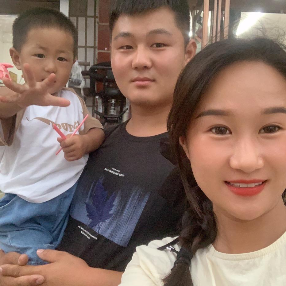 卖山地车的小姐姐。 文静