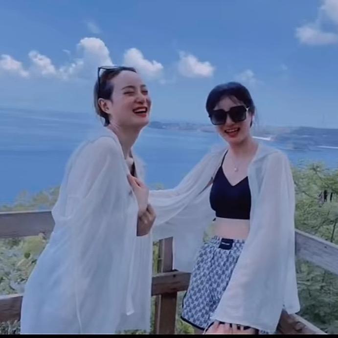 凤凰地下商城C区解忧铺女装