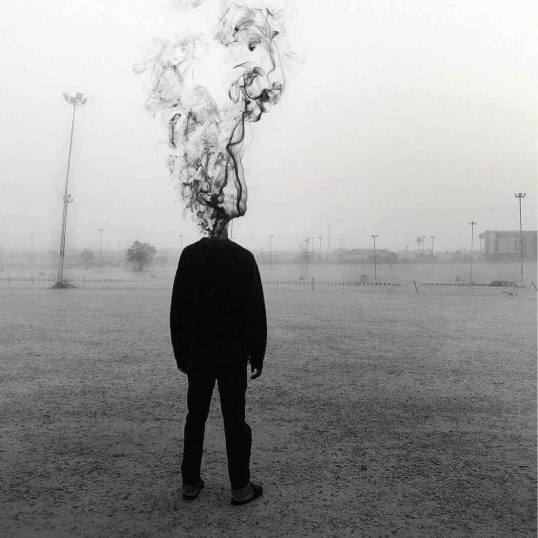 天空灰的像哭过