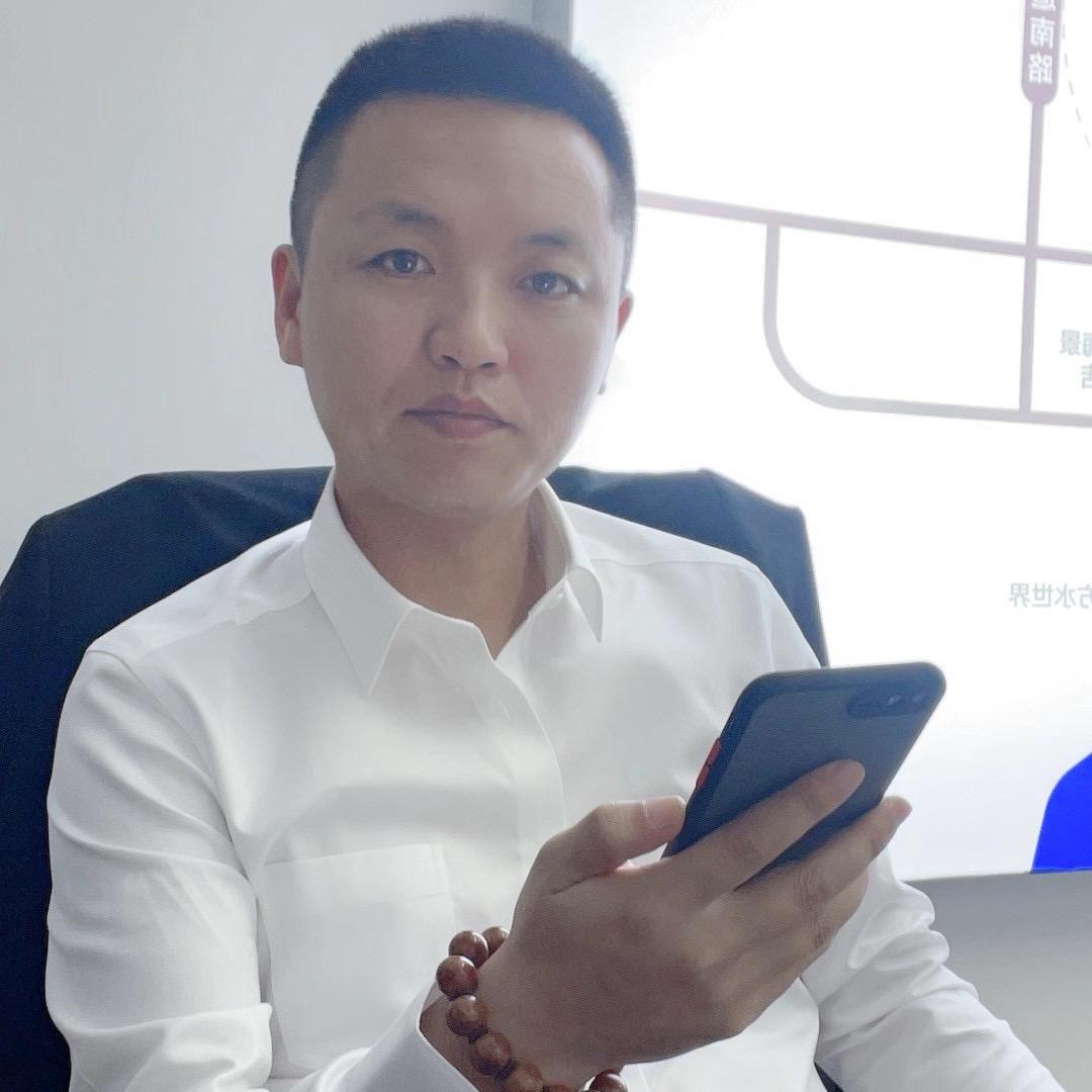 张 磊