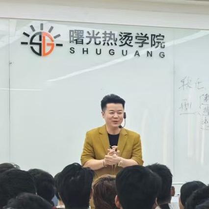 曙光陈炫龙烫发免打理