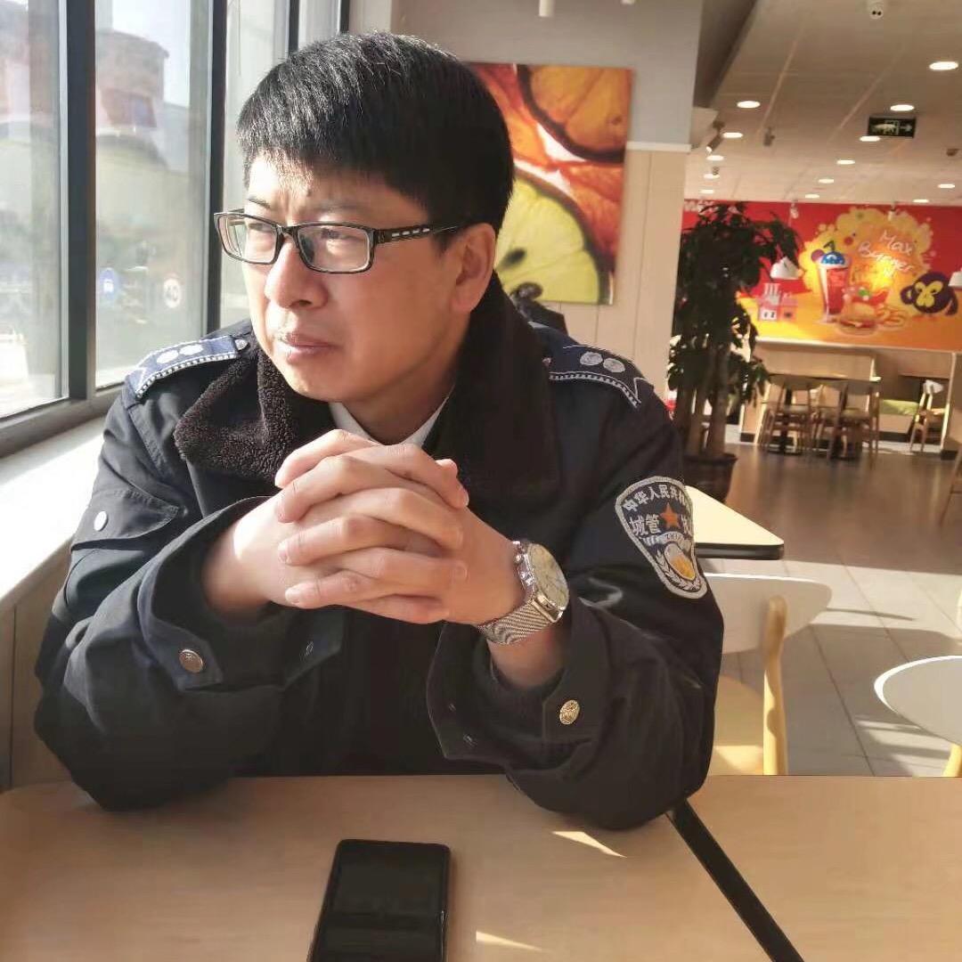 白  金