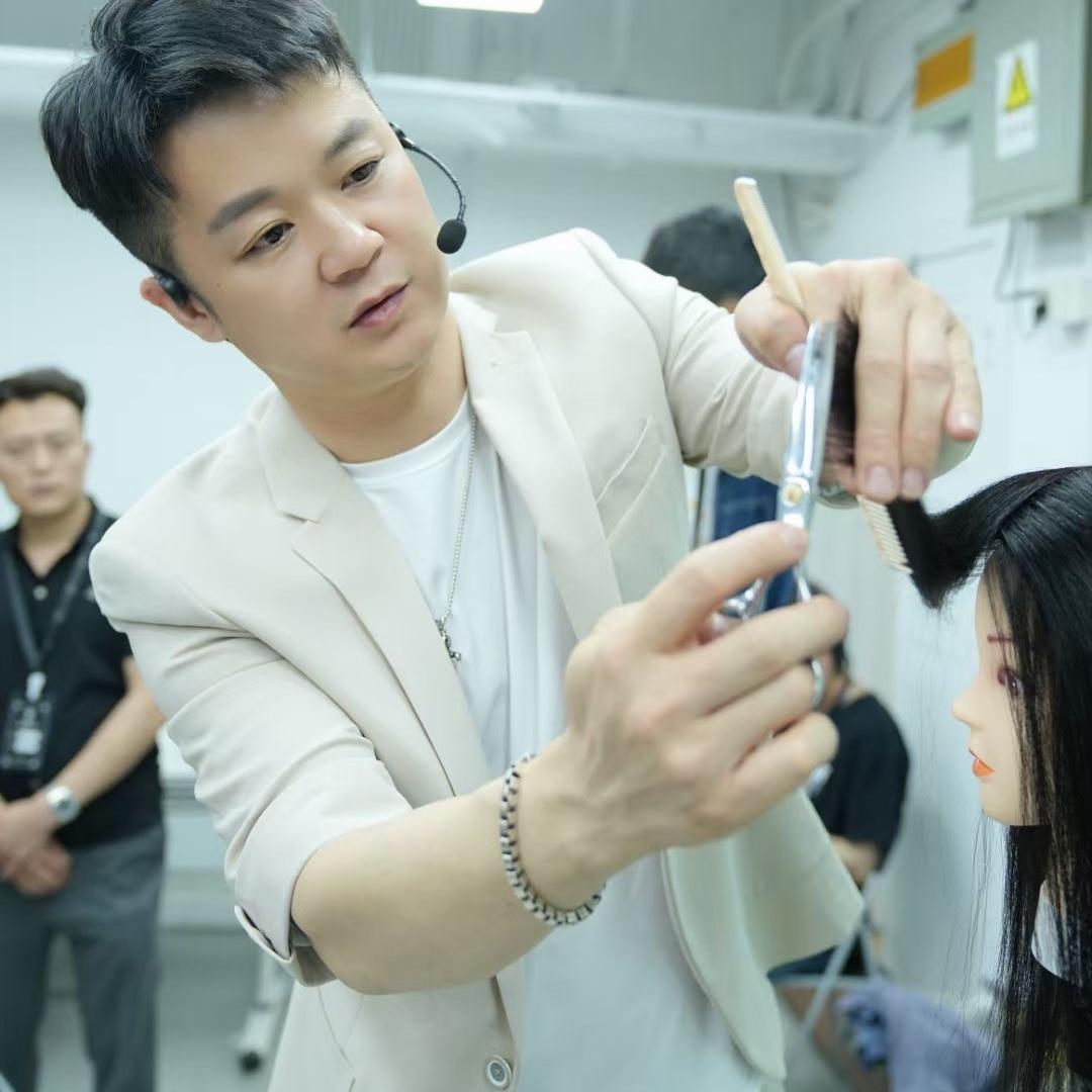 陈炫龙曙光美发