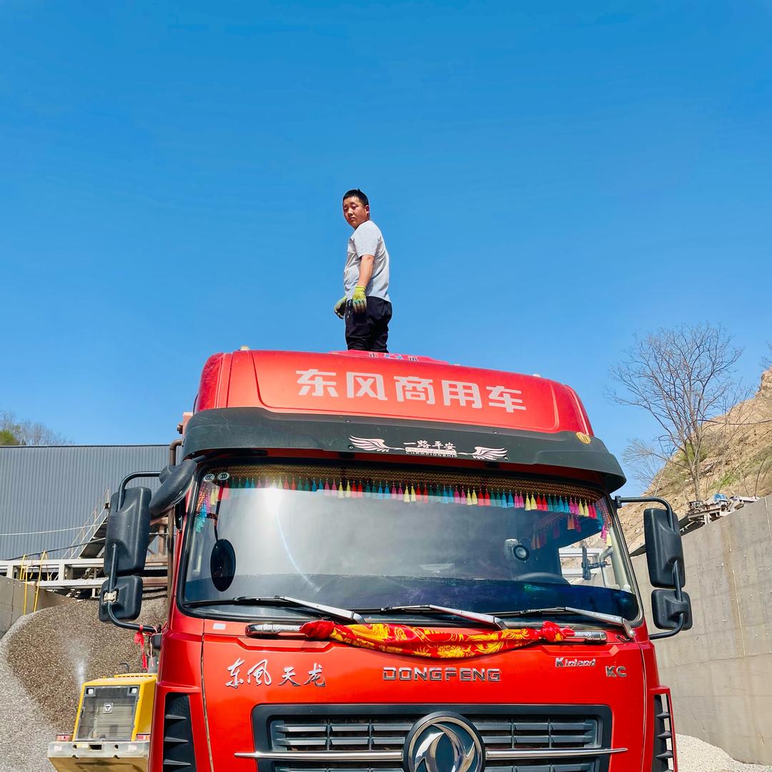 农村开拖拉机🚜的👉🏻小🐏🇨🇳