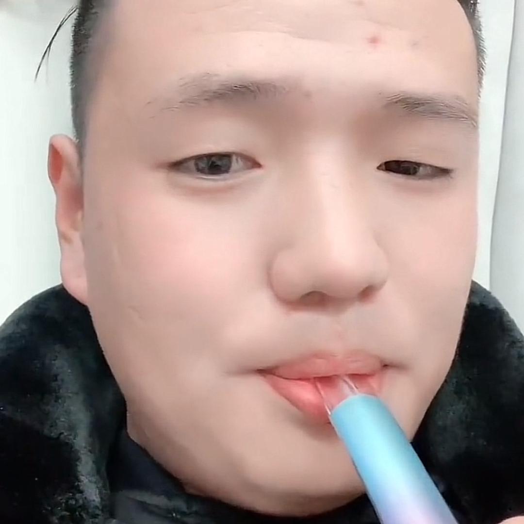 万花丛中一只蜂