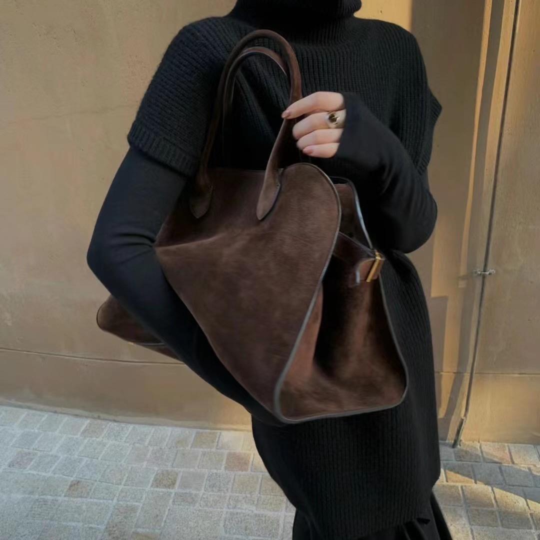 淇滨区GL轻奢女装（招聘优秀导购）