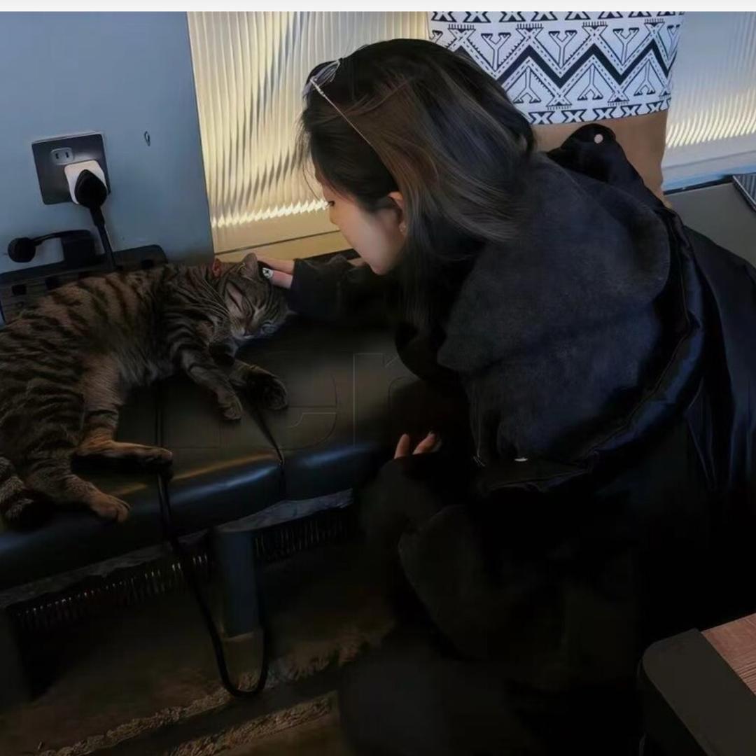 ：.