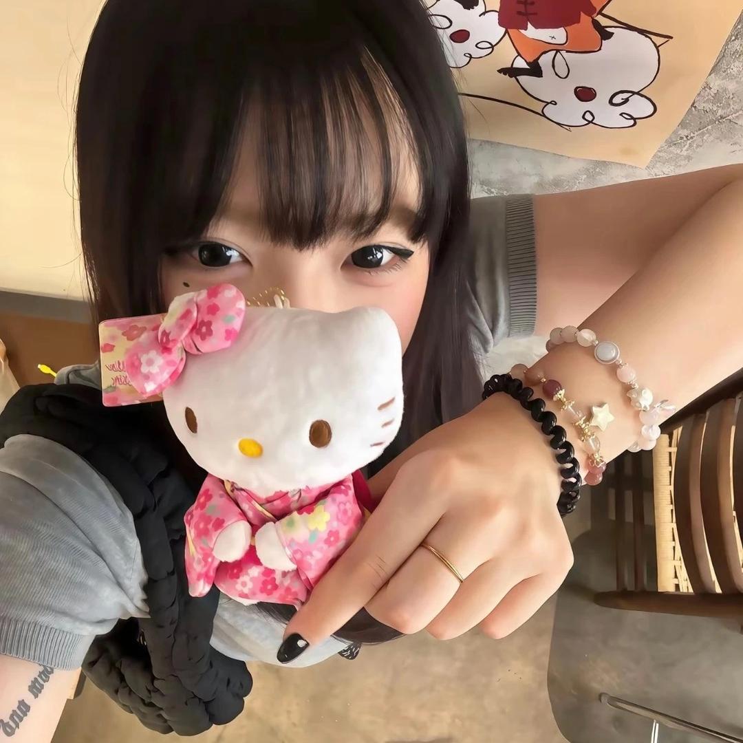 一顿不吃饿得黄 ʚɞ