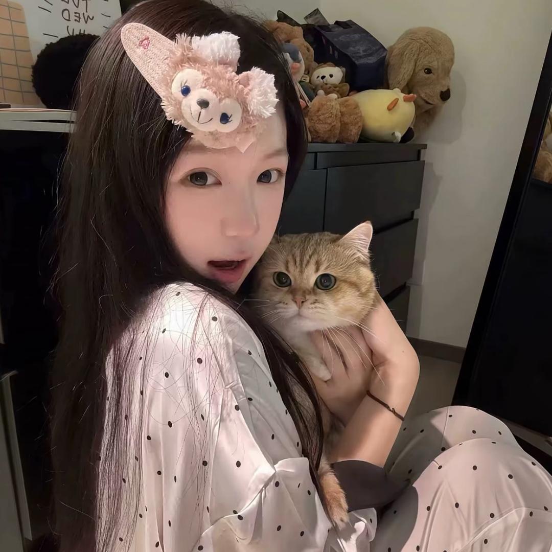 小晗.