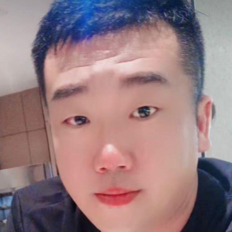 🌹拖拉机上的男人🌹