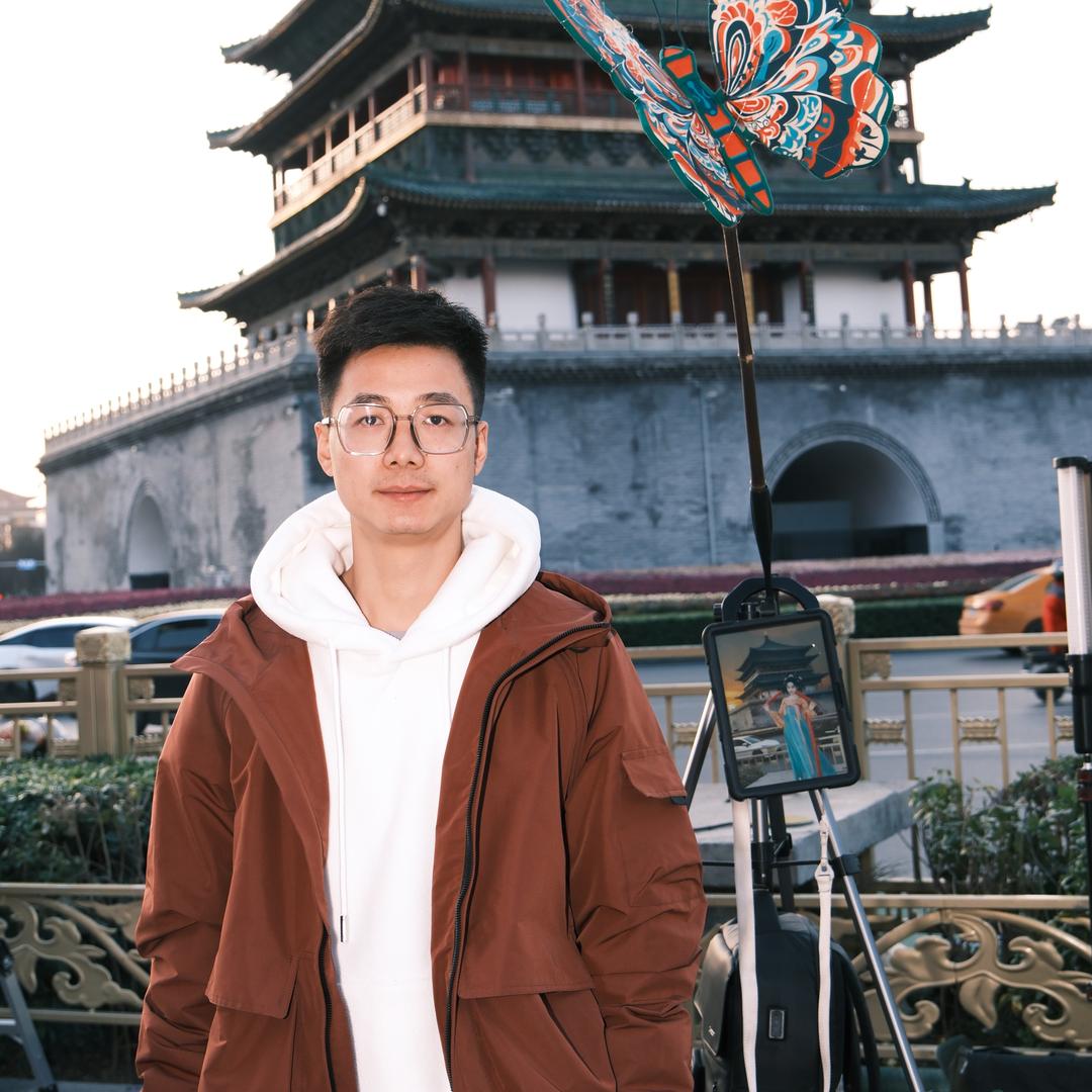 钟楼拍照马甲兄弟