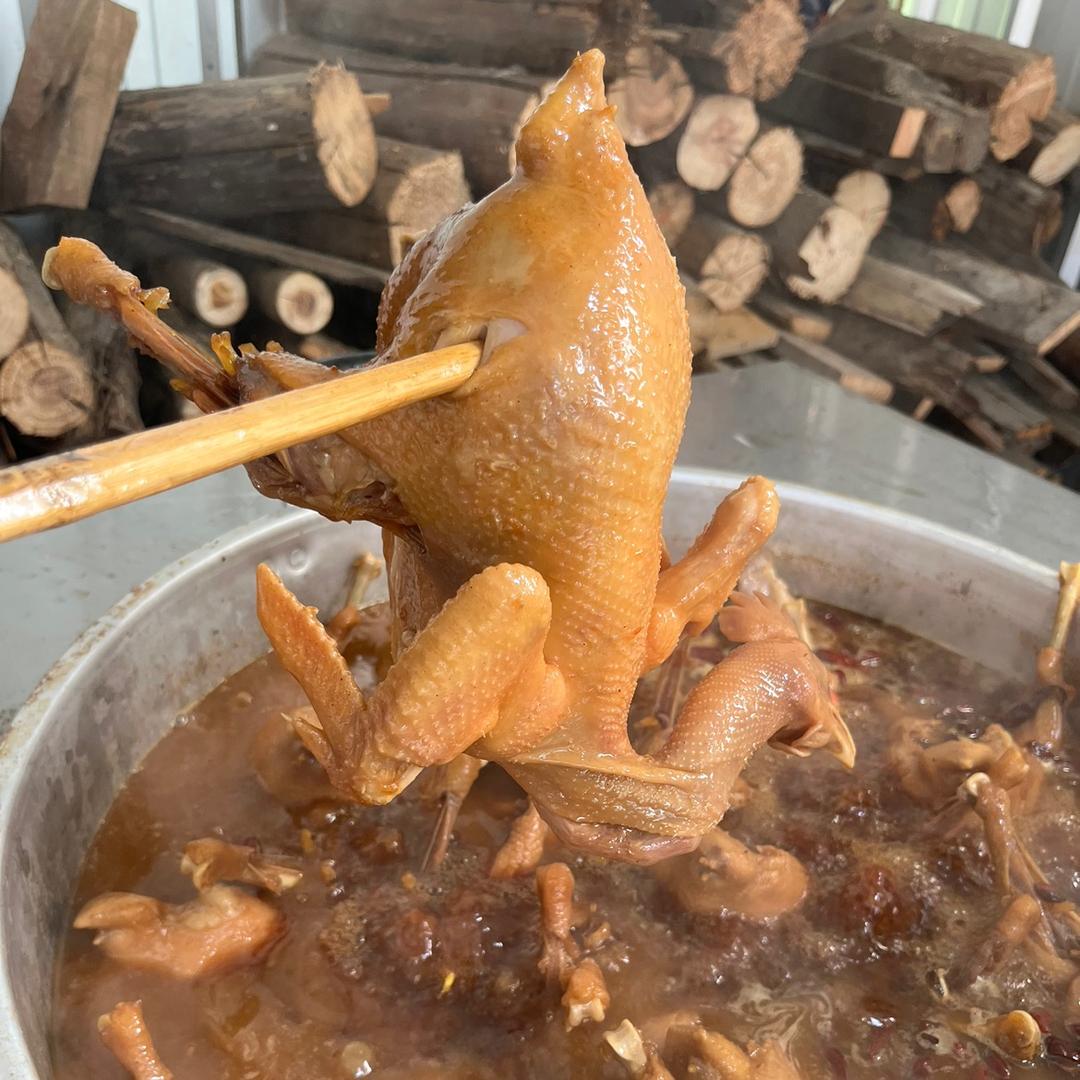 生锅柴火卤鸡