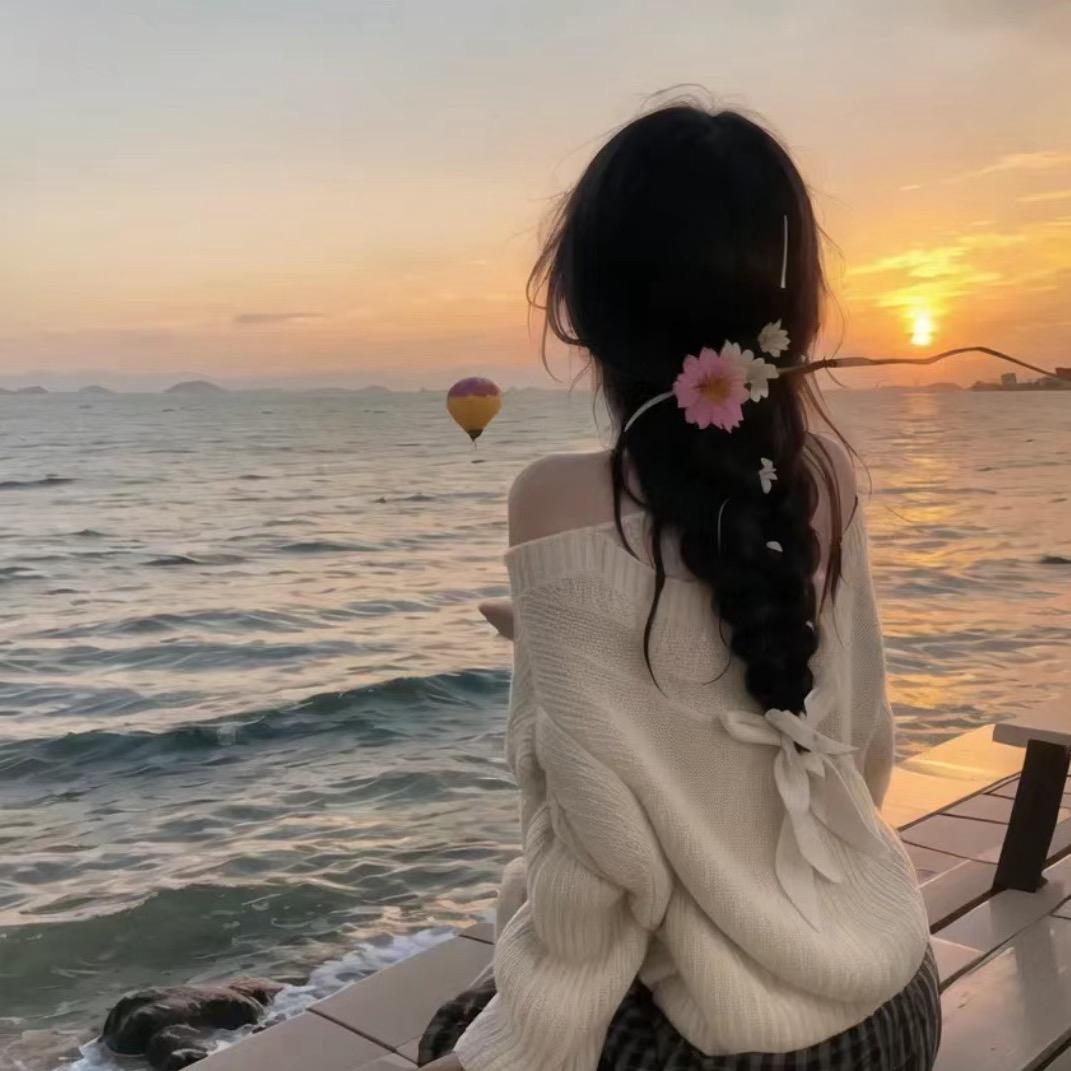 伍月.