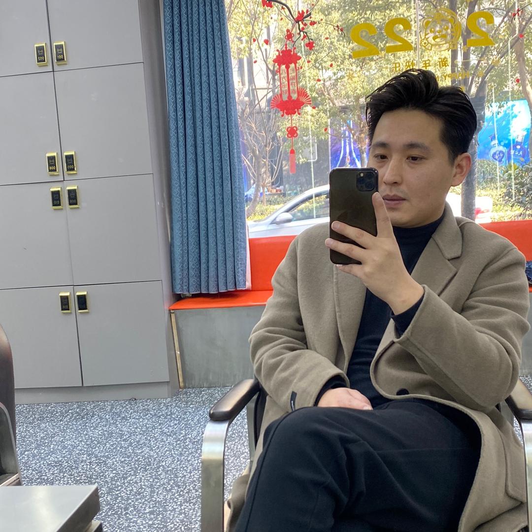 一佳标杆烫染接发店老赵