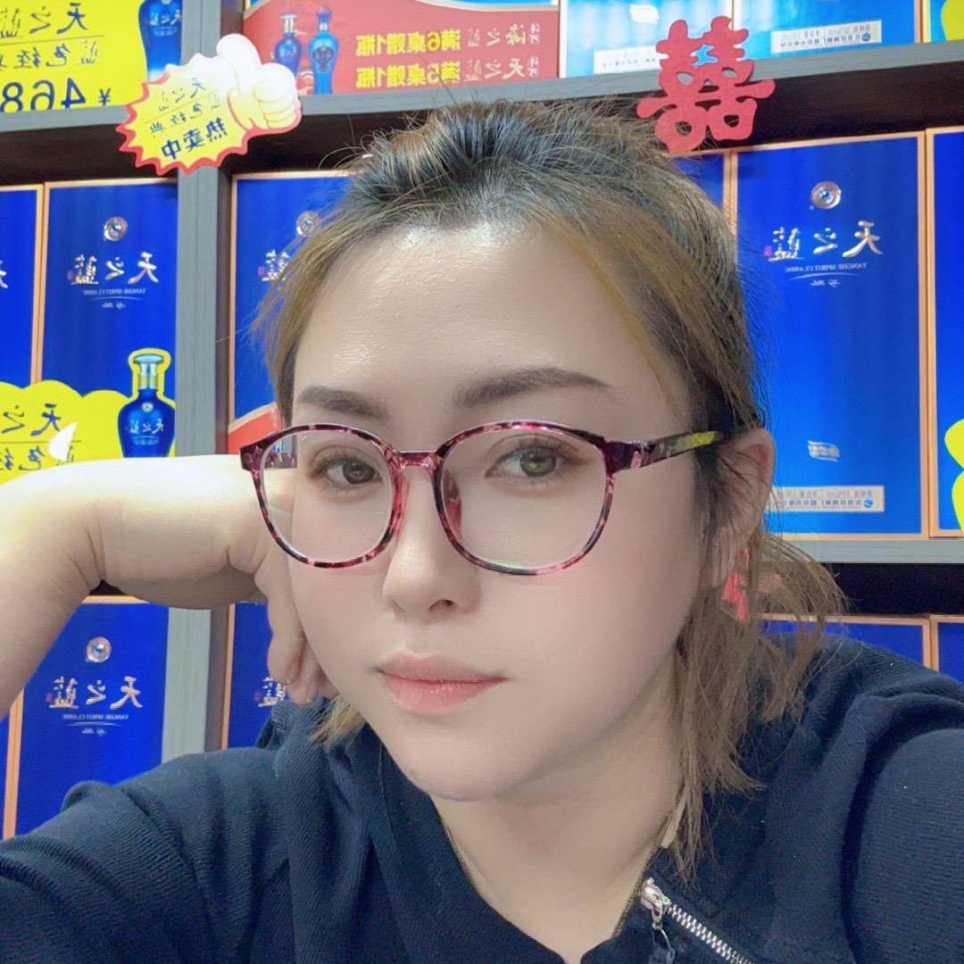 烟酒店老板娘