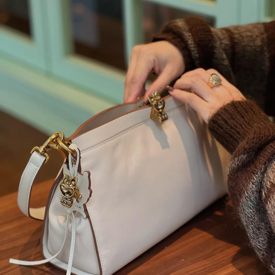 红谷皮具威远店