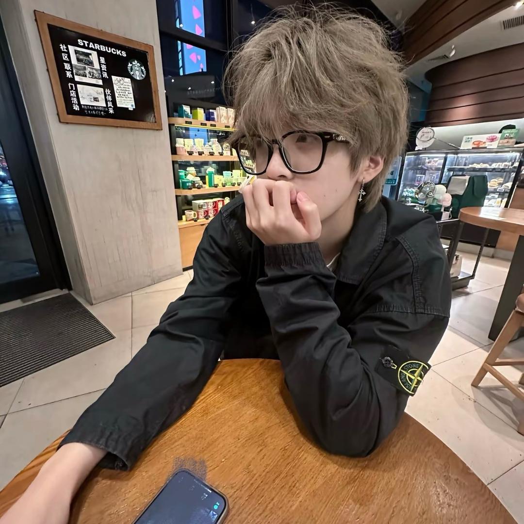 ㅤ ㅤㅤㅤㅤ你看起来好幼稚