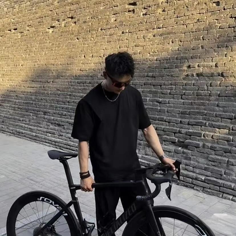 王77