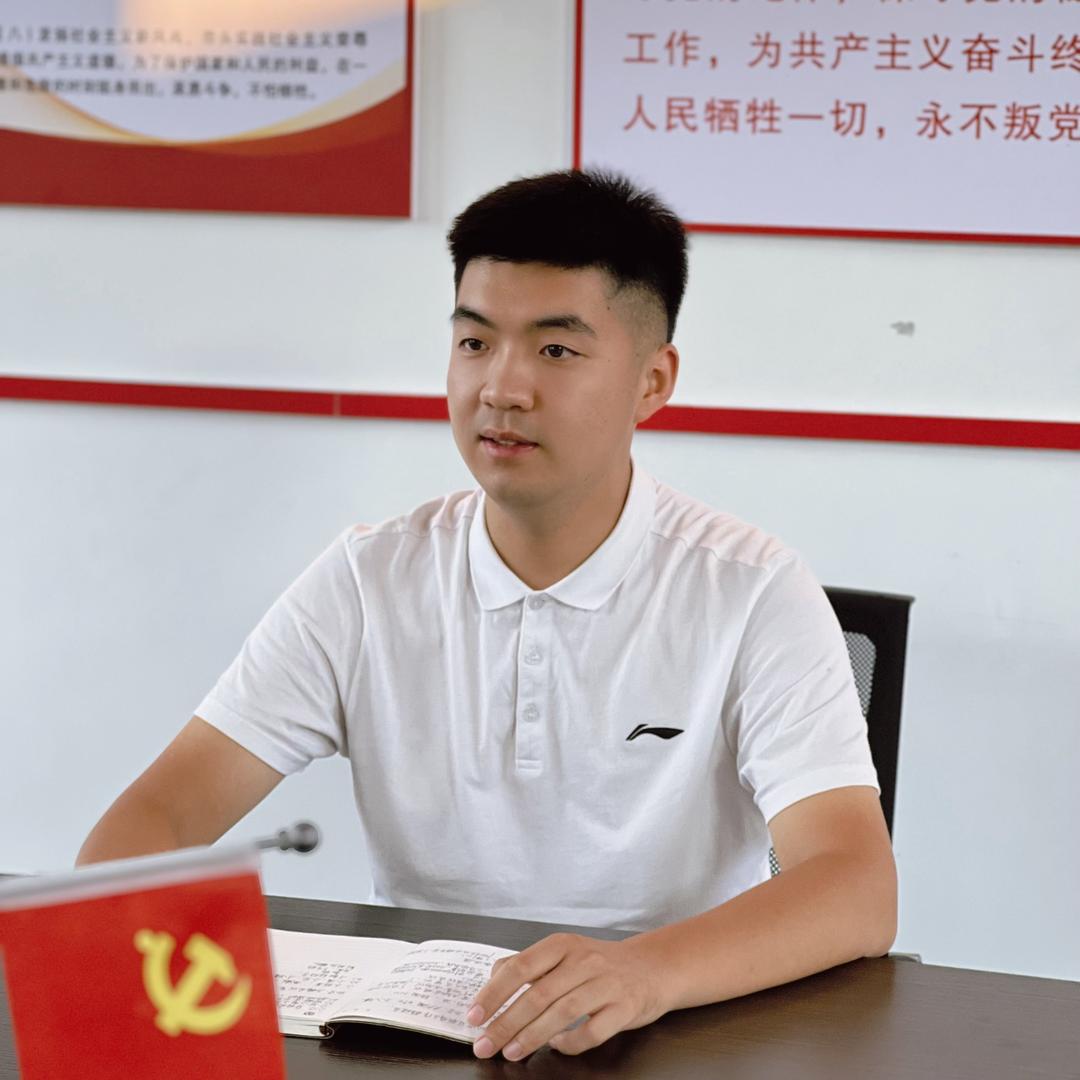 00后蒙阴蜜桃村支书