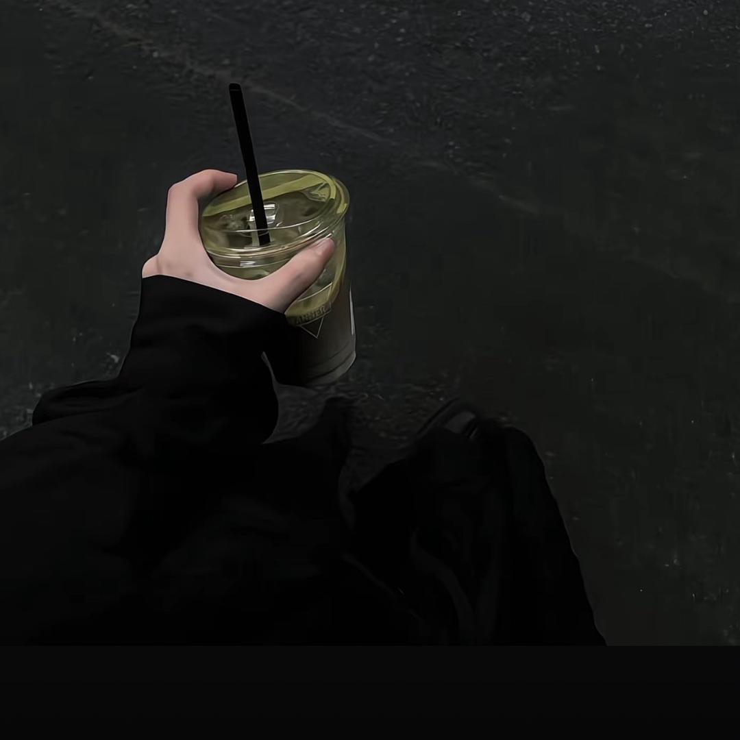 桃花眼看狗都深情