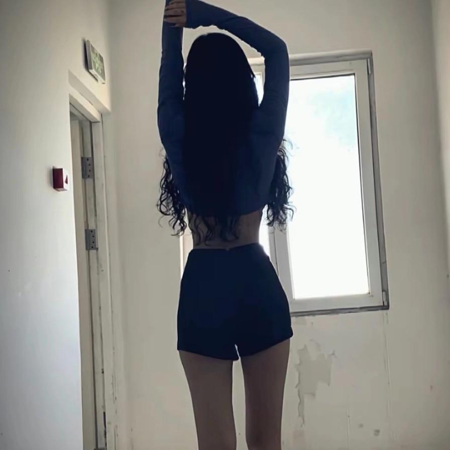 伊 伊 👑