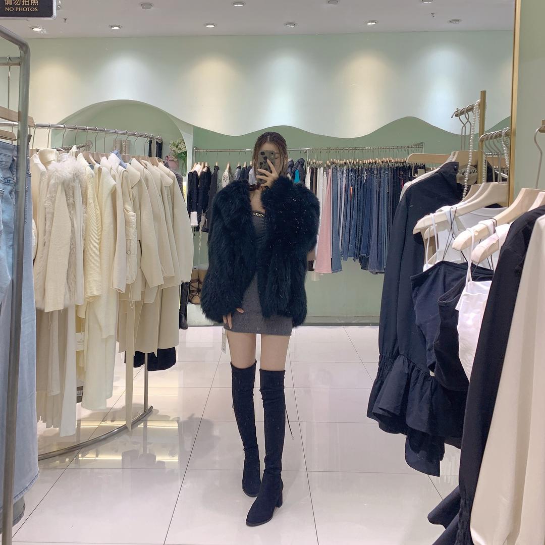 百汀带小姨子卖衣服历险记！！！