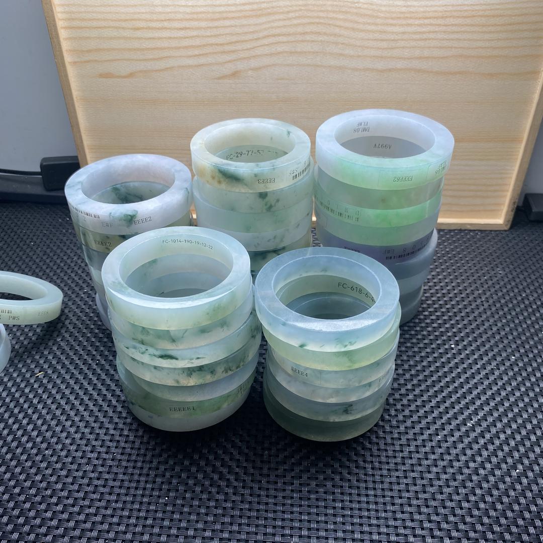 圣雪域翡翠手镯定制