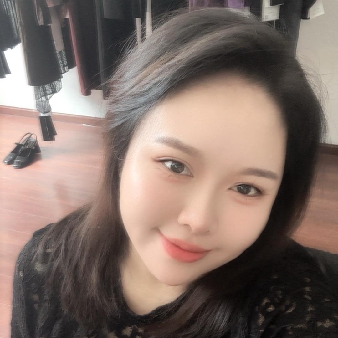 卖衣服的李李