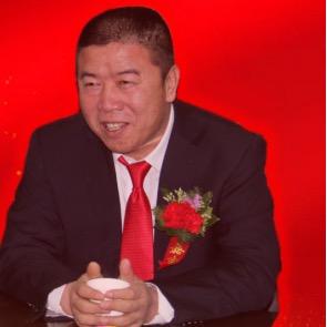 新疆少数民族村的汉族书记