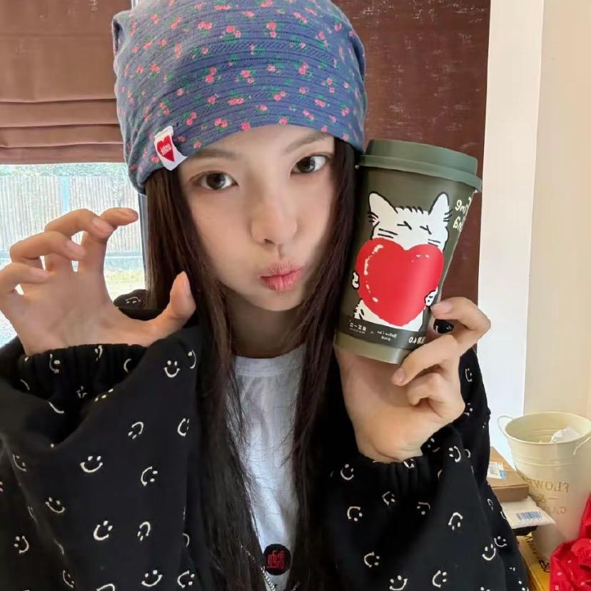 歪鼻子美女
