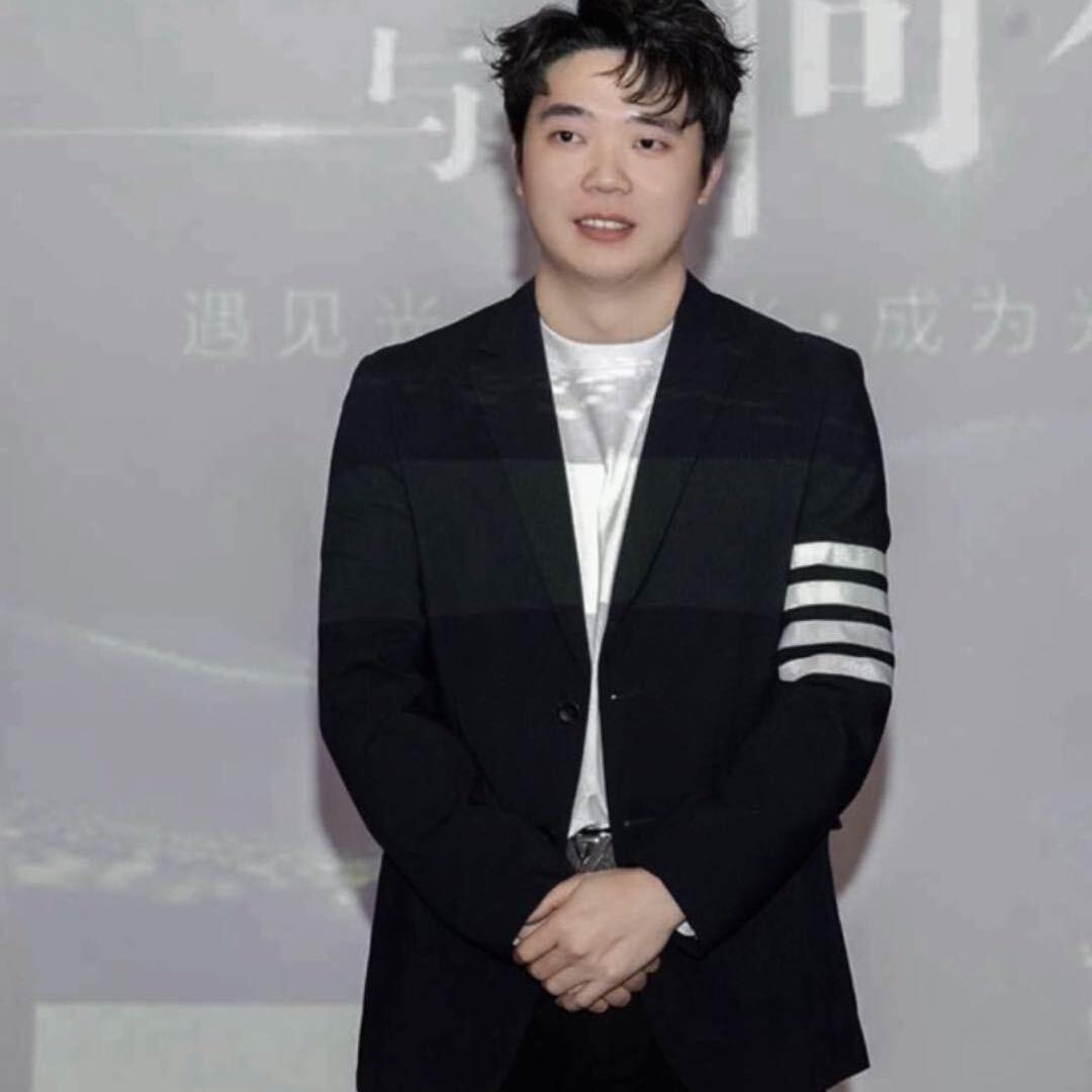 遵义美发的张冰冰