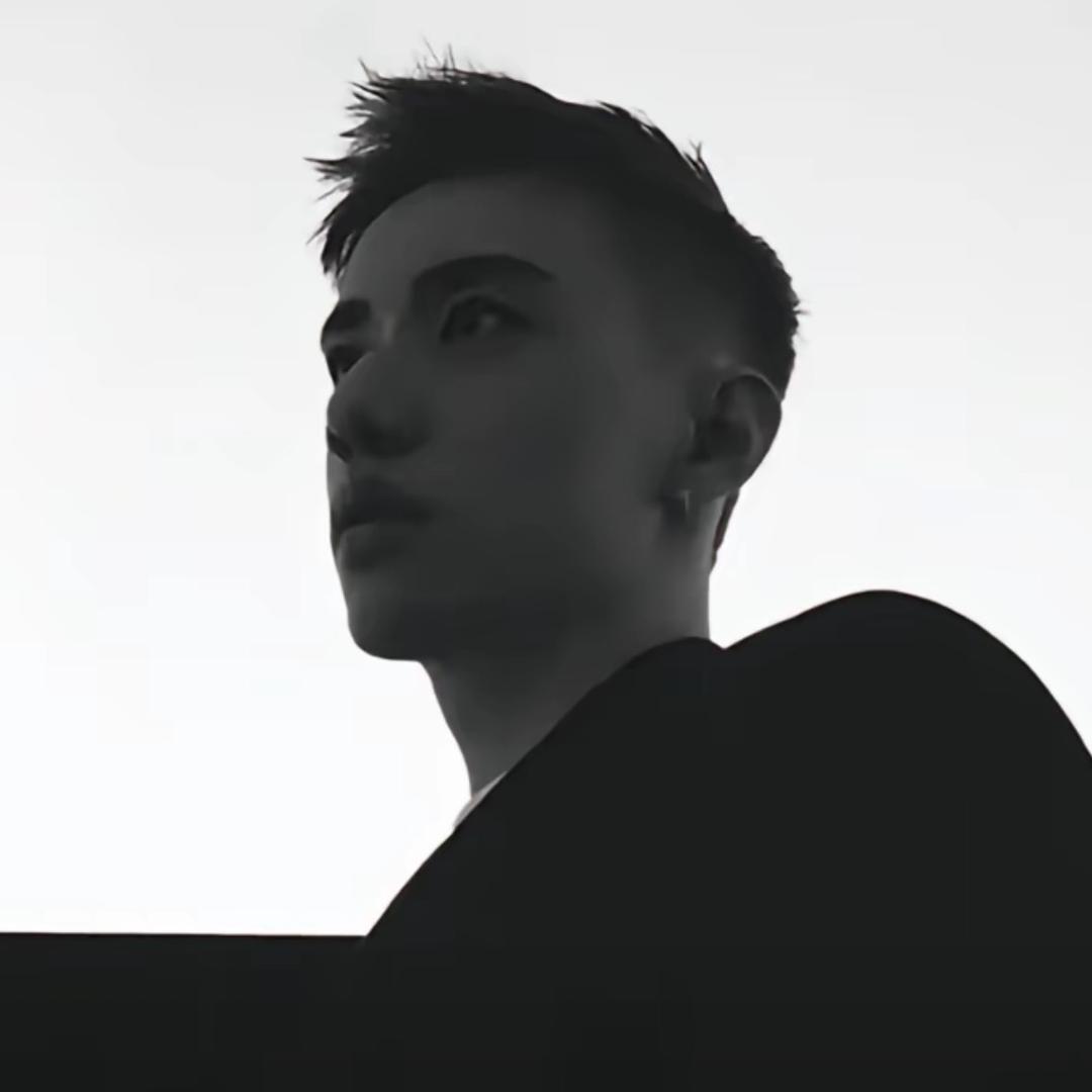 “那年十八爱上極品小妈”。