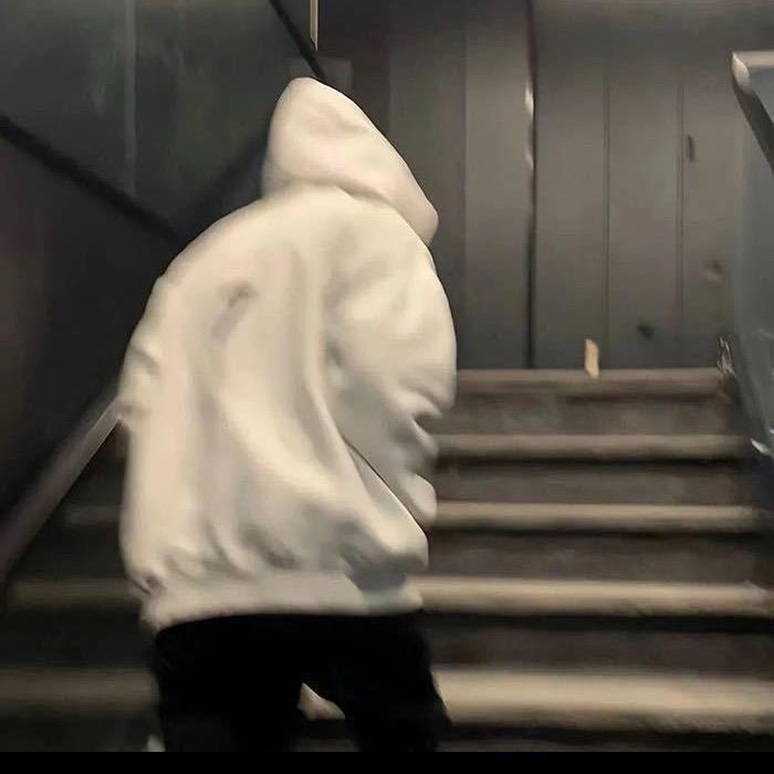 小王没自信