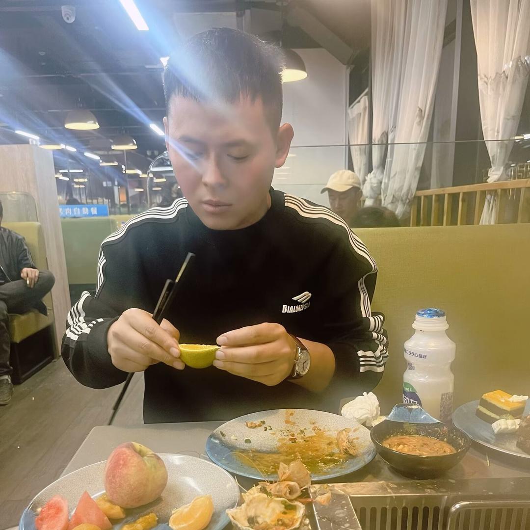 曲靖小勇哥二手车