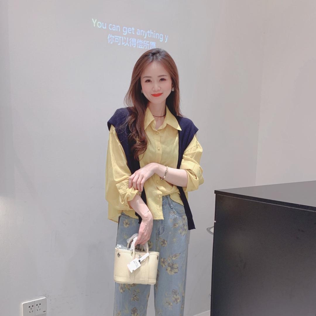 简遇服装店休闲馆