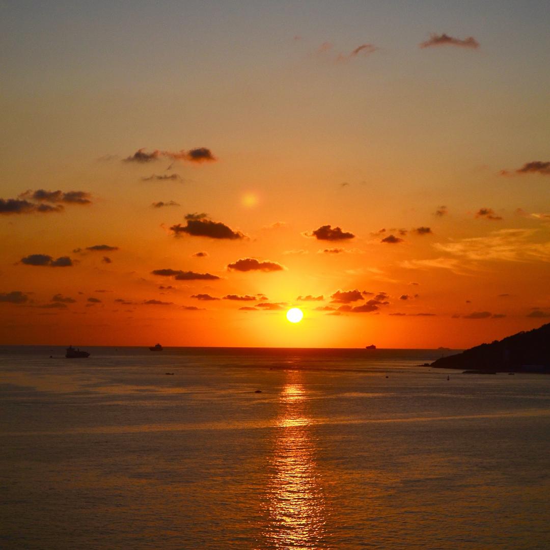 青岛海上日出