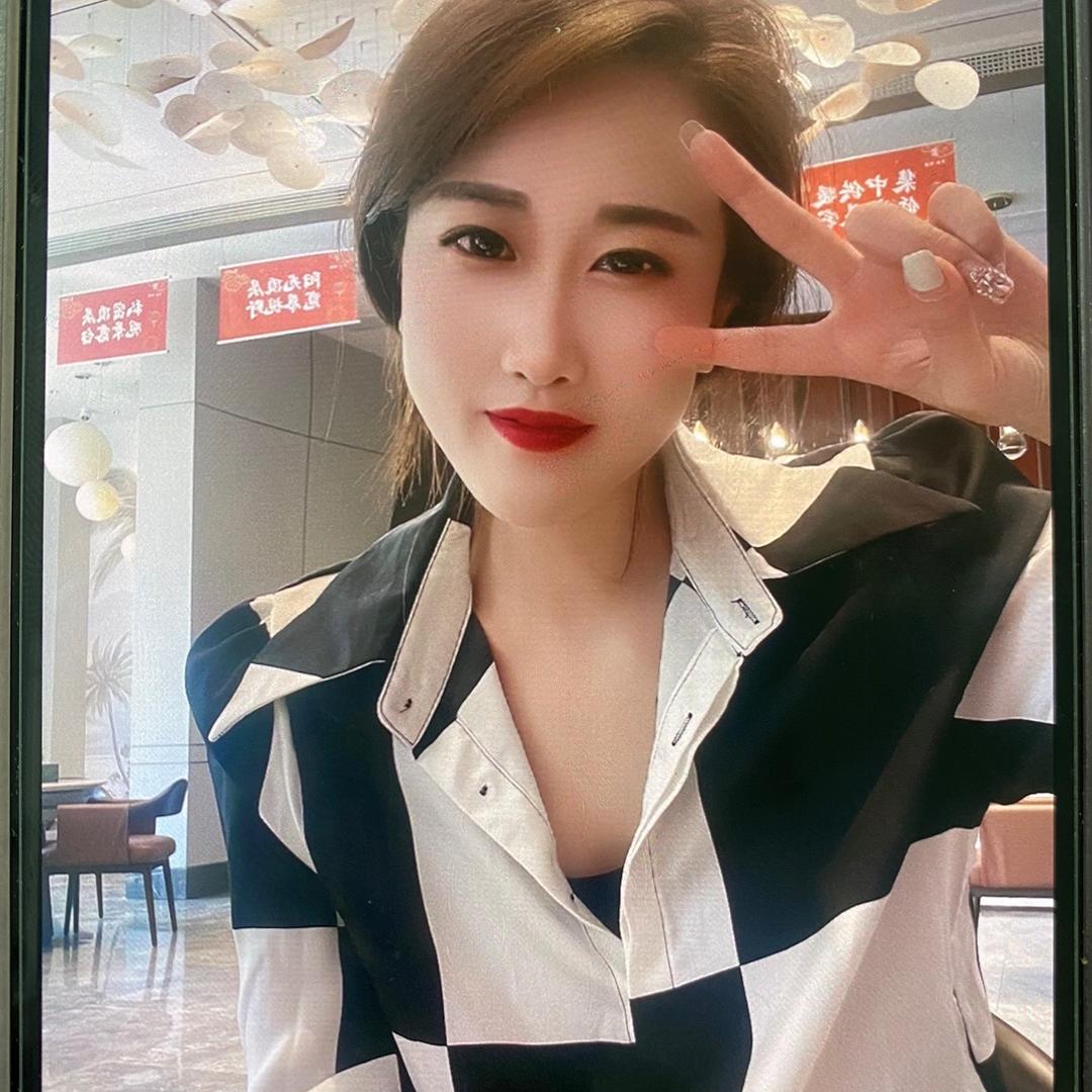 粉代佳服饰