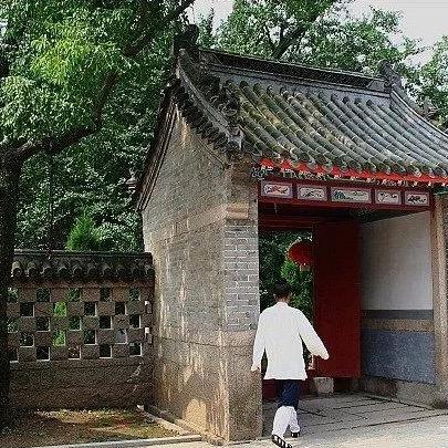 鼎霆居士