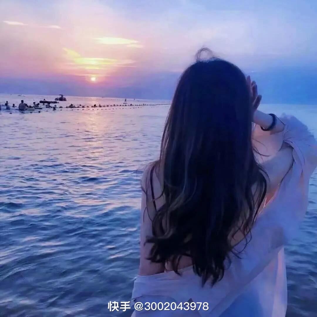 灰黄的丝柏