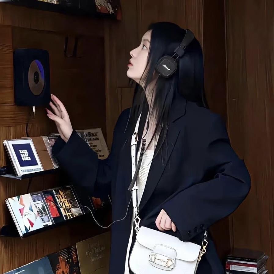 只吃菜不喝汤女士