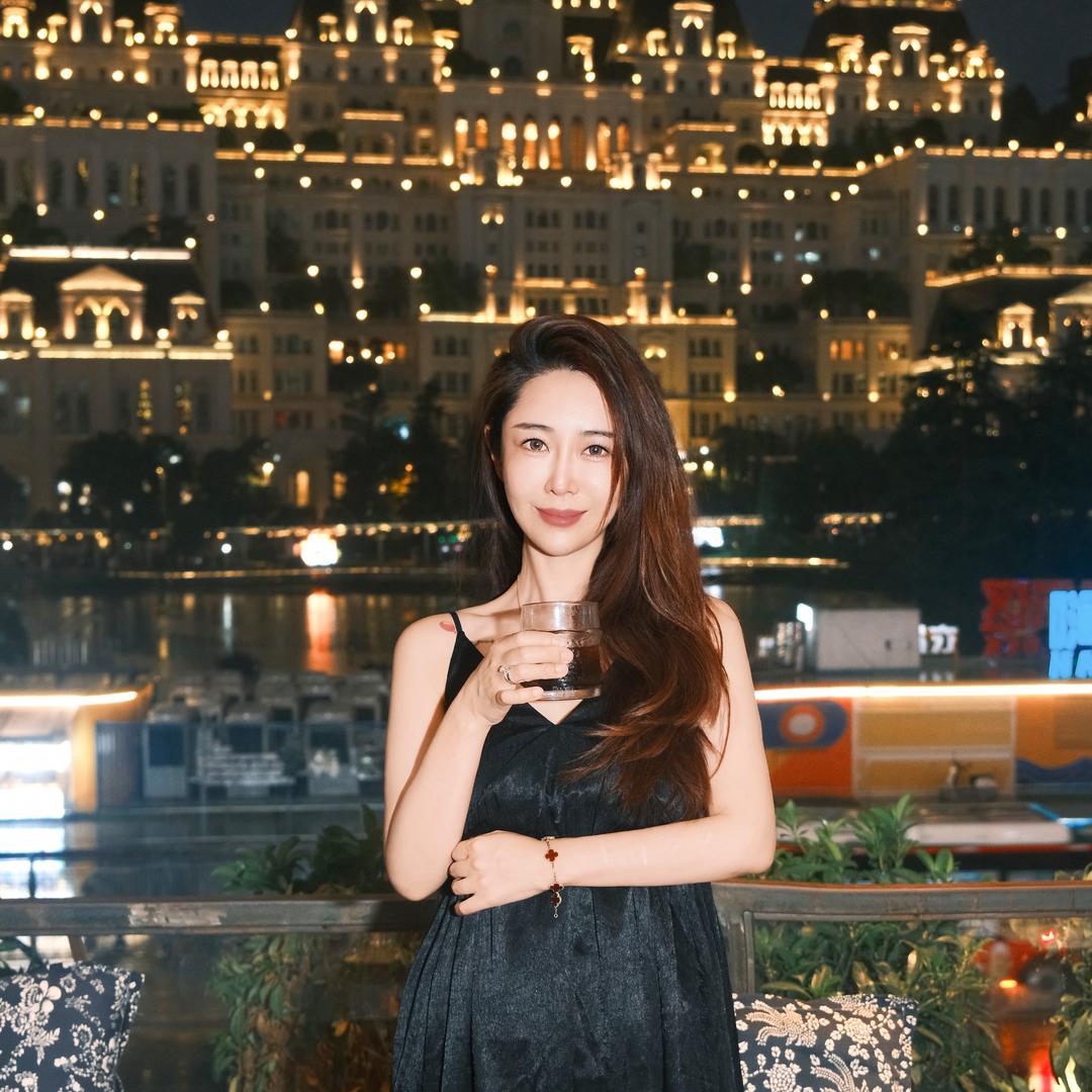 🇭🇰黄太-Luna🇭🇰