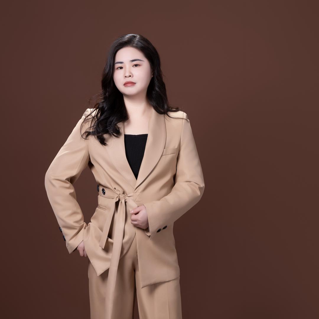 轻奢世家运营中心～经苹