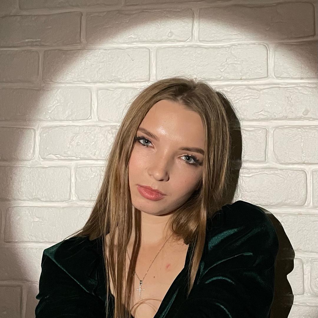 Julia 俪月
