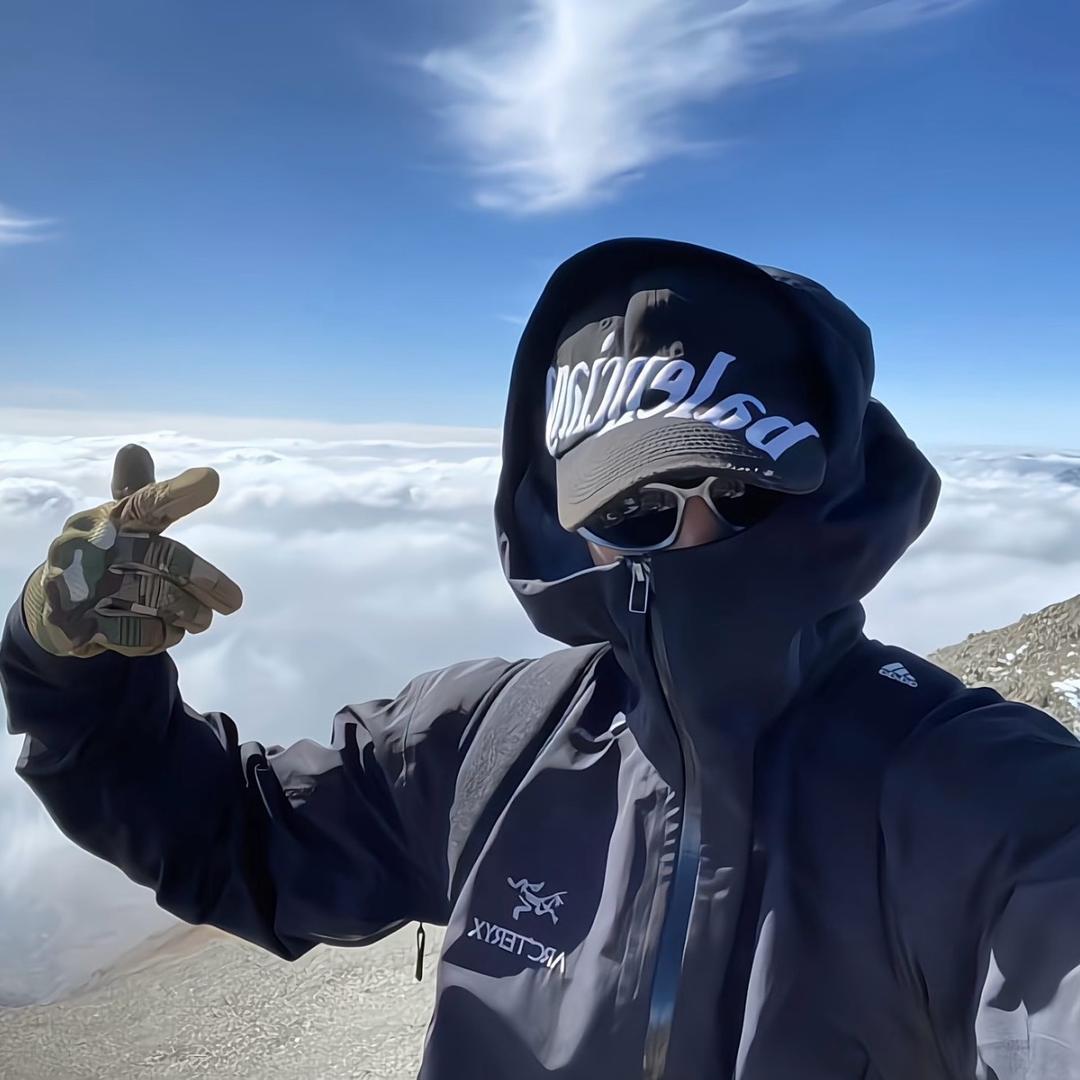 小朱在卖窝窝头