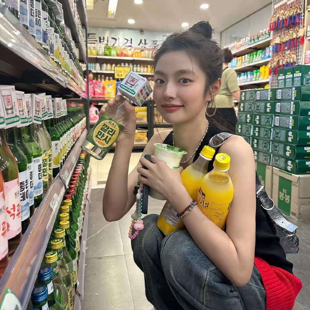 👧🏻