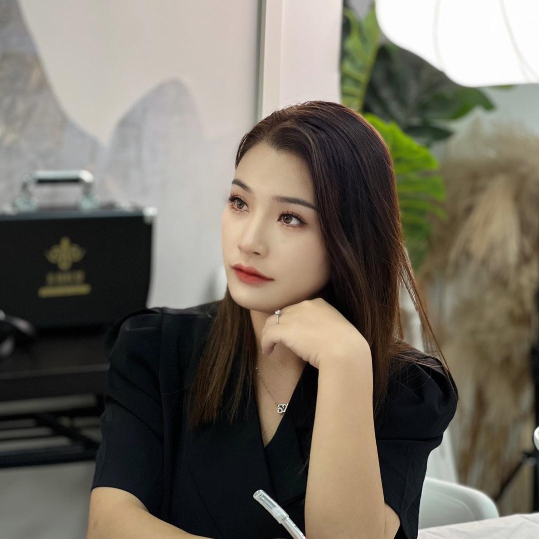 「龙湾」婚礼化妆师～小雪