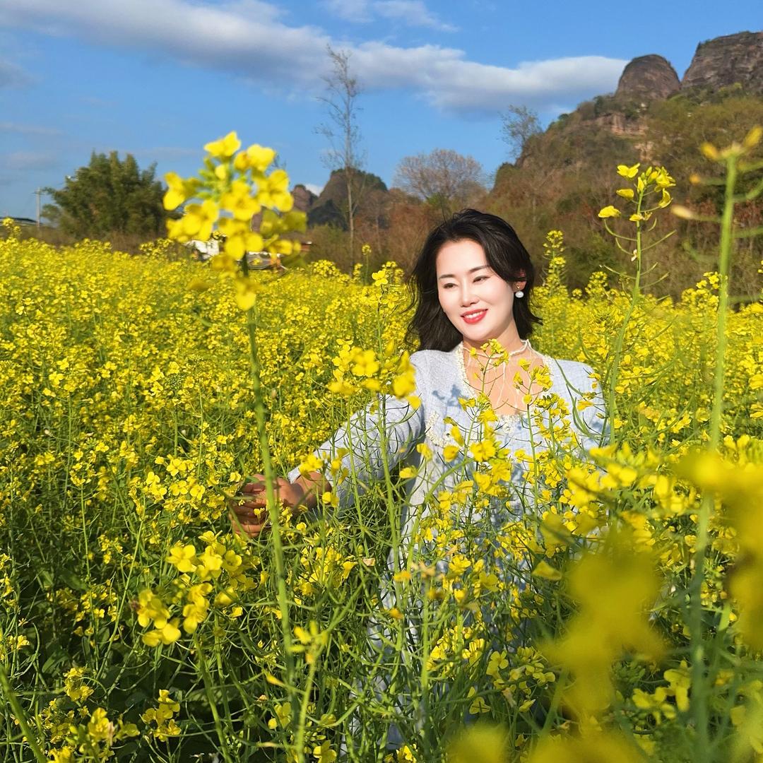 客家媳妇小伍橱窗店