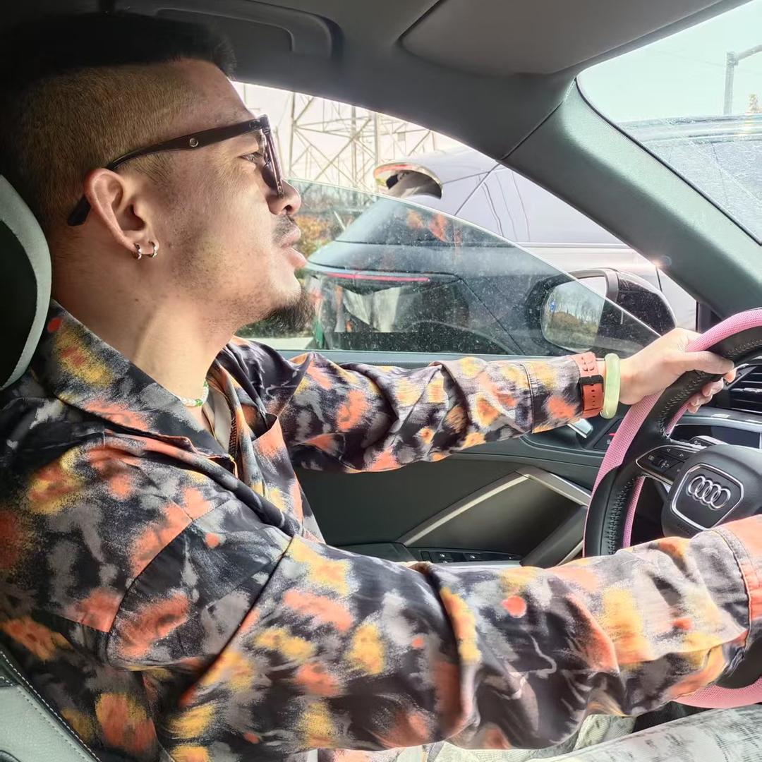 大花（主持人兼M C）